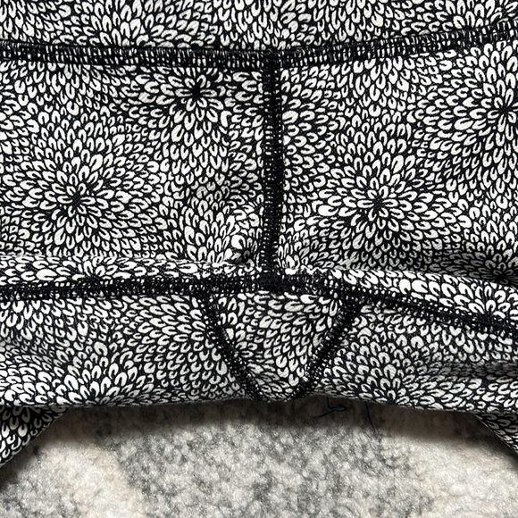 Lululemon Wunder Under Leggings - Picture 3 of 13